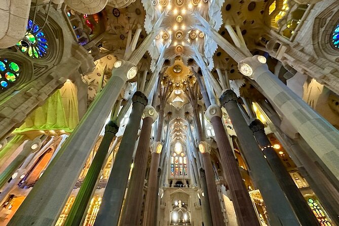Barcelona: Sagrada Familia & Park Guell Guided Tour + Transfer - Group size, pacing, and who this fits best