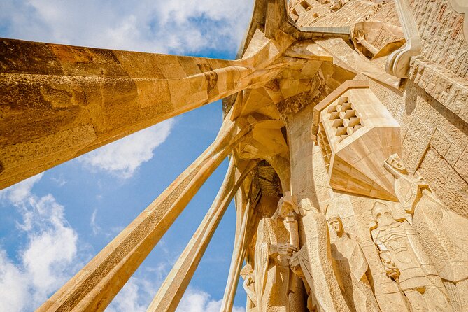 Barcelona: Sagrada Familia Priority Access Guided Tour - Plaça de Gaudí Meeting Point: How to Start Without Stress