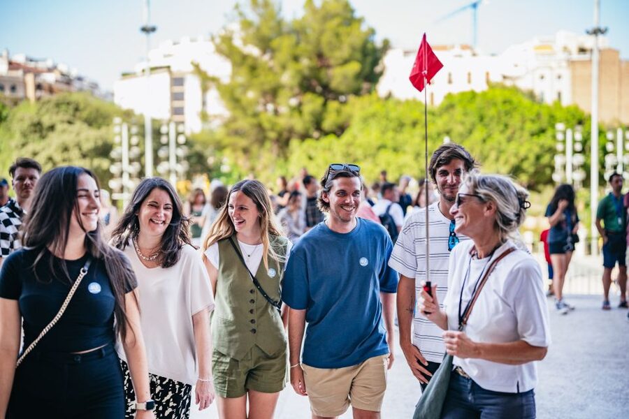 Barcelona: Sagrada Familia Skip-the-Line Entry Ticket & Tour - Meeting point, red flag, and the timing rule that matters