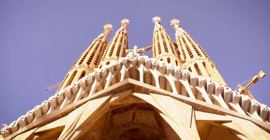 Barcelona: Sagrada Familia Skip-the-Line Guided Tour - Meeting in Barcelona, finding the right door