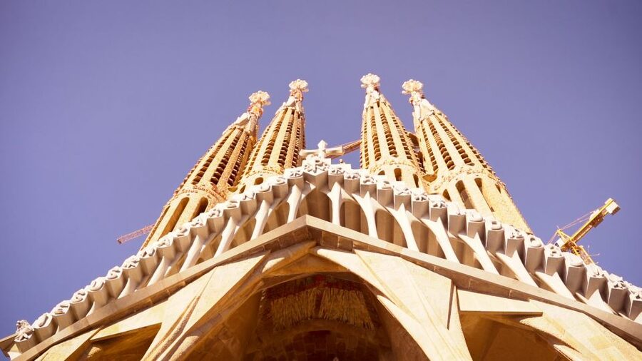 Barcelona: Sagrada Familia Skip-the-line Guided Tour - Meeting at Av. de Gaudí 1 and Getting Started Smoothly