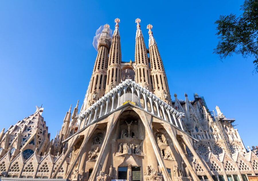 Barcelona: Sagrada Familia Skip The Line Insider Guided Tour - How the tour pacing works for 1.5 hours