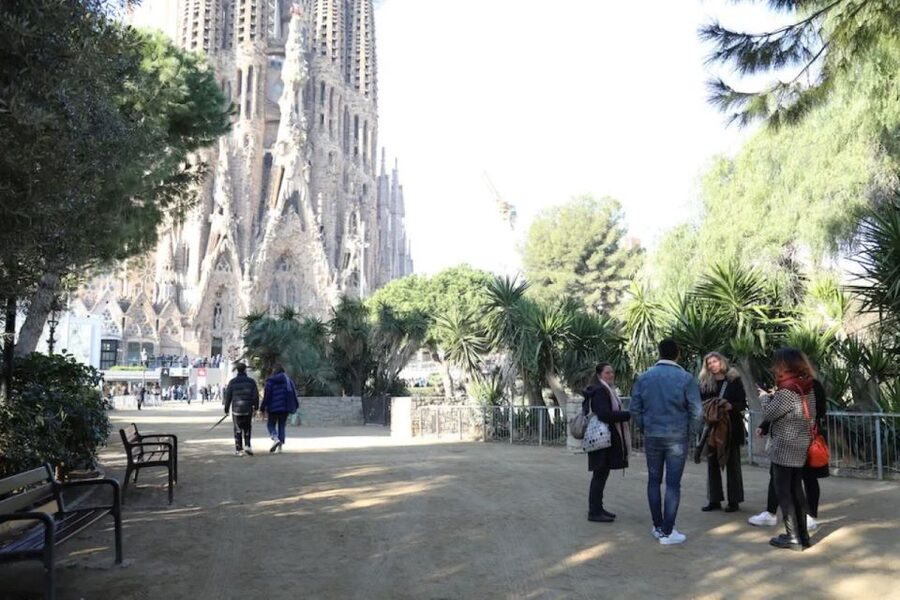 Barcelona: Sagrada Familia Skip The Line Insider Guided Tour - Who should book this tour