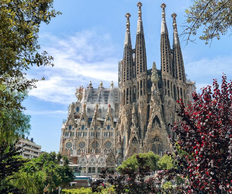Barcelona: Sagrada Família Skip the Line Tour & Entry Ticket - Practical pacing: photos, heat, and how 1.5 hours feels