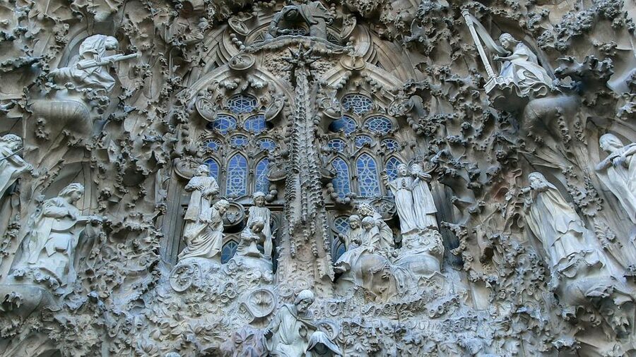 Barcelona: Sagrada Família Skip the Line Tour & Entry Ticket - Who should book this tour, and who might prefer another option