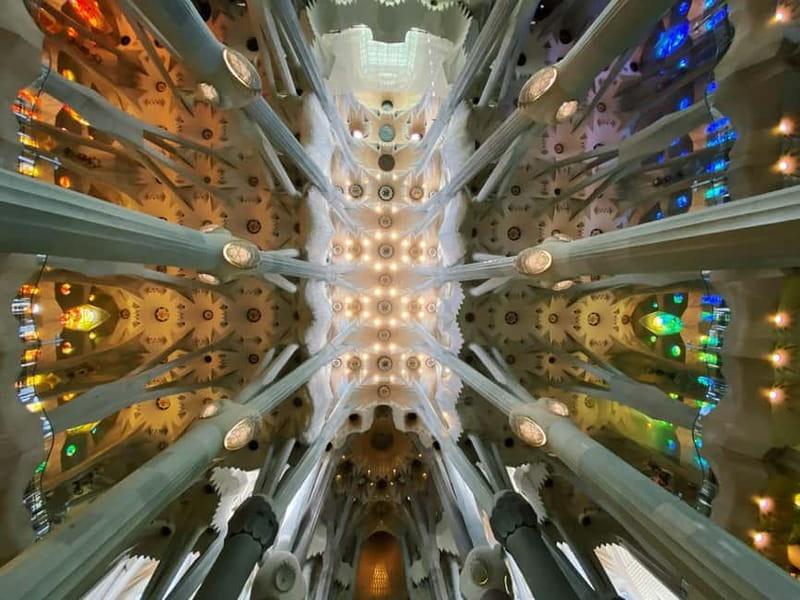 Barcelona: Sagrada Familia Skip-the-line Tour with Guide - Why this Sagrada Familia tour feels like the smart move