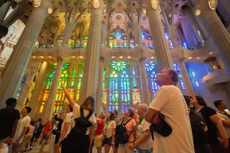 Barcelona: Sagrada Familia Skip-the-line Tour with Guide - Free time inside: use it wisely