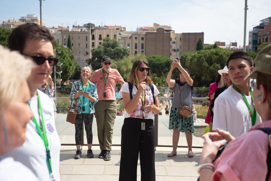 Barcelona: Sagrada Familia Small Group Guided Tour - Skip-the-line entry: what it buys you, and what it does not