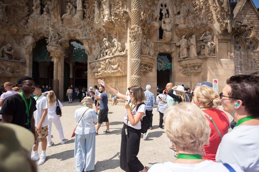Barcelona: Sagrada Familia Small Group Guided Tour - What you see, and what you do not, in a single guided session
