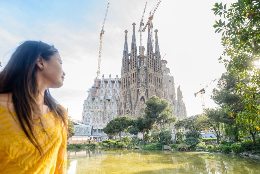 Barcelona: Sagrada Familia Tour & Optional Tower Visit - Skipping the Line at Sagrada Familia, Without Missing the Point