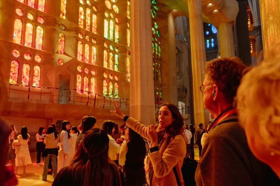 Barcelona: Sagrada Familia Tour w/Skip-the-Line Entry Ticket - Rooftop cava option: views first, then the basilica in evening light