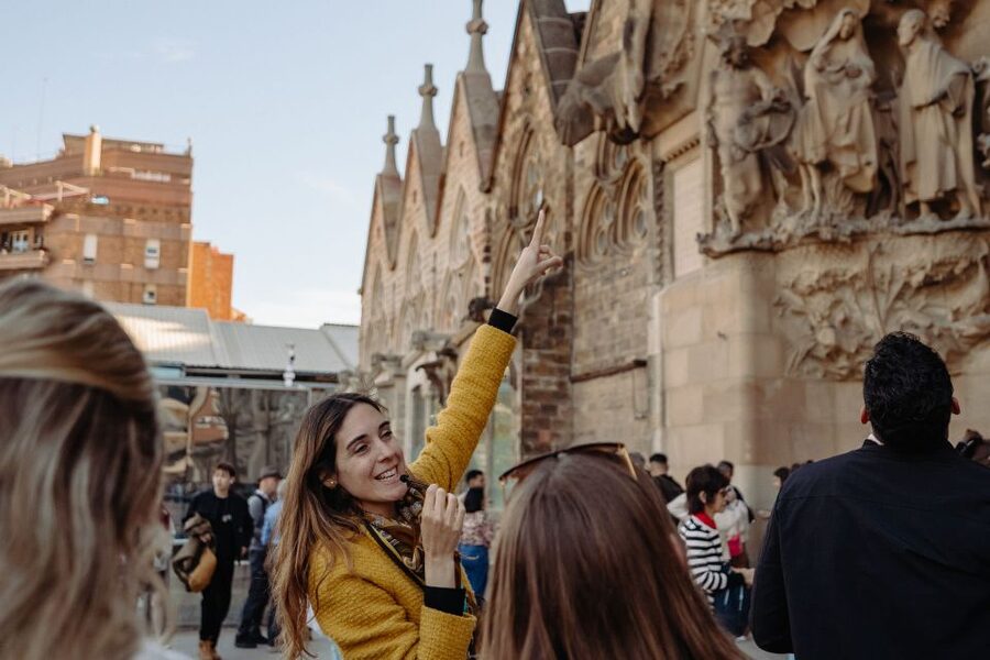 Barcelona: Sagrada Familia Tour w/Skip-the-Line Entry Ticket - The Gaudí story: a builder who mixed belief, nature, and Catalonia