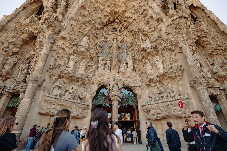 Barcelona: Sagrada Familia Tour w/Skip-the-Line Entry Ticket - Museum highlights and the crypt tease