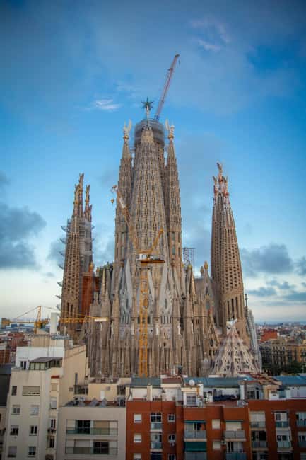 Barcelona: Sagrada Familia Tour with Optional Extras - Choosing the timing: early morning and late afternoon are not just marketing