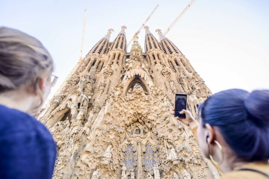 Barcelona: Sagrada Familia Tour with Optional Tower Access - Inside the Basilica: What the Guide Walks You Through