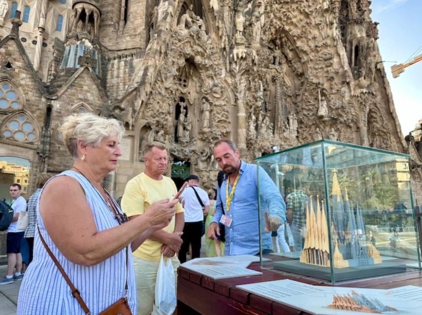 Barcelona: Sagrada Família Tour with Skip-the-Line Access - Step inside: tree-like columns and stained glass light