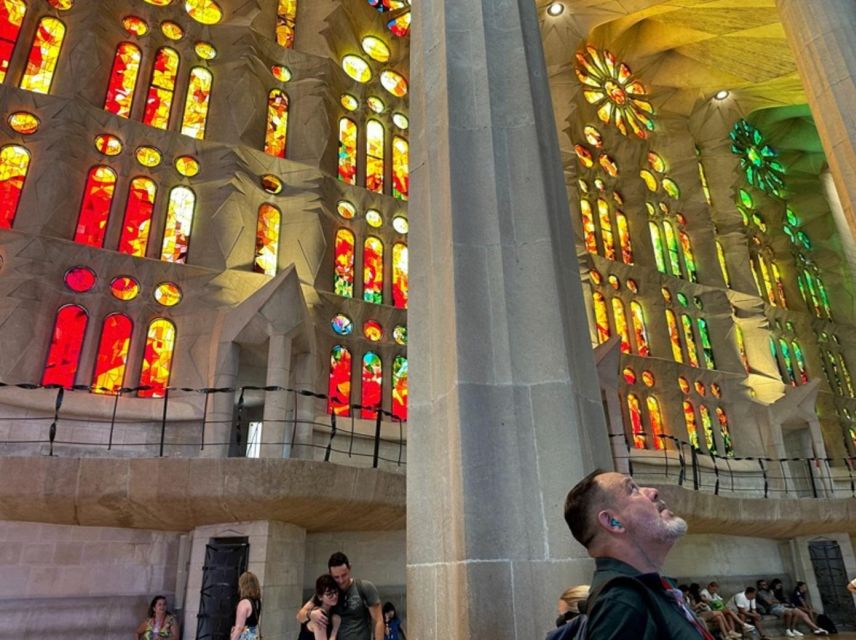 Barcelona: Sagrada Familia Tour with Skip-the-Line Access - Meet at C/ de Mallorca, 422, and Use Metro Lines 2 or 5