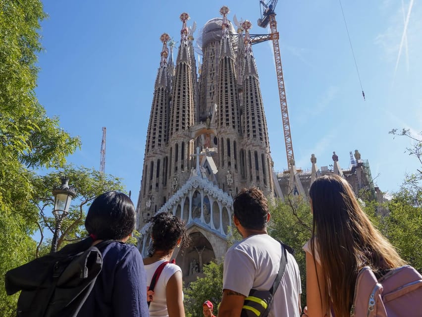Barcelona: Sagrada Familia with Towers and Park Güell Tour - Tower Access: Elevator Up, Then the Choice of Stairs and Barcelona Views