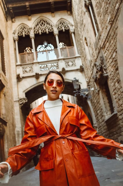 ✅ Barcelona: Sightseeing Professional Photoshoot Session - Gothic Quarter and El Born Streets, Where Photos Feel Like They Belong