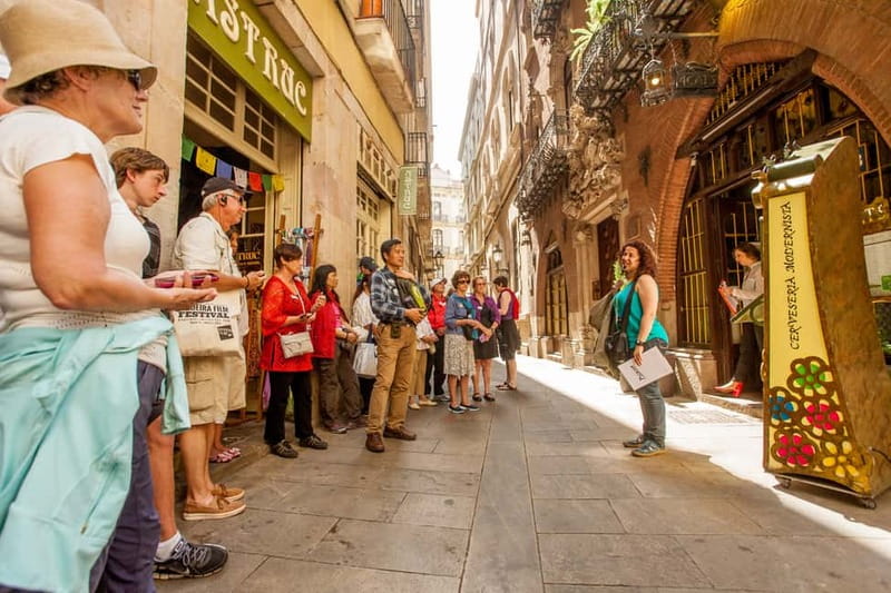 Barcelona: Small Group Picasso Tour with Picasso Museum - Stop 3, Museu Picasso: A Guided Hour Through the Evolution