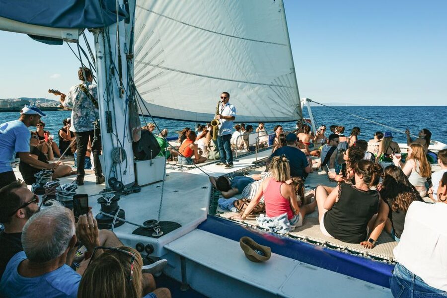 Barcelona: Sunset Catamaran Cruise with Live Music - Drinks and the bar: reasonable for a boat evening