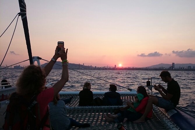 Barcelona Sunset Live Jazz Music Cruise - Comfort Tips: Cold Wind, Blankets, and Picking Your Spot