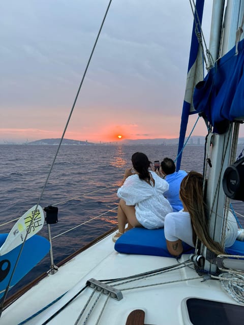 Barcelona: Sunset Sailboat Cruise with Drinks and Snacks - Getting There: Gate 8-9, Mooring 901 (And How to Not Stress)