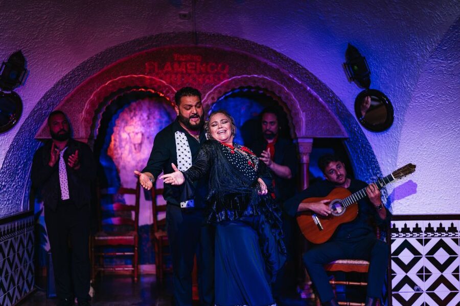 Barcelona: Tablao Flamenco Cordobes Show and Drink in Rambla - Food Upgrade Options: 10 Tapas or a 40+ Dish Culinary Tour