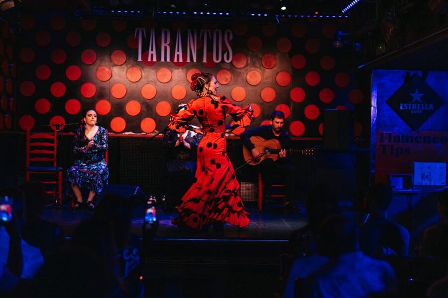 Barcelona: Tapas and Flamenco Experience - Placa Reial and the Gothic Quarter flow after the show