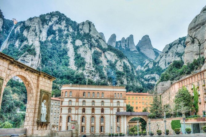Barcelona to Montserrat Monastery: Tour, Transfers & Basilica - Walking levels and how to avoid feeling rushed