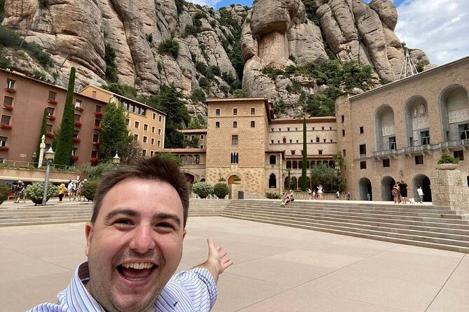 Barcelona to Montserrat Monastery: Tour, Transfers & Basilica - Start at Pg. de Colom, then relax on the ride up