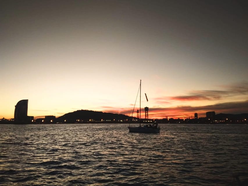 Barcelona: Unique Sunset Sailing Tour with Tapas & Open Bar - The Sunset Route: From Sagrada Família to Barceloneta