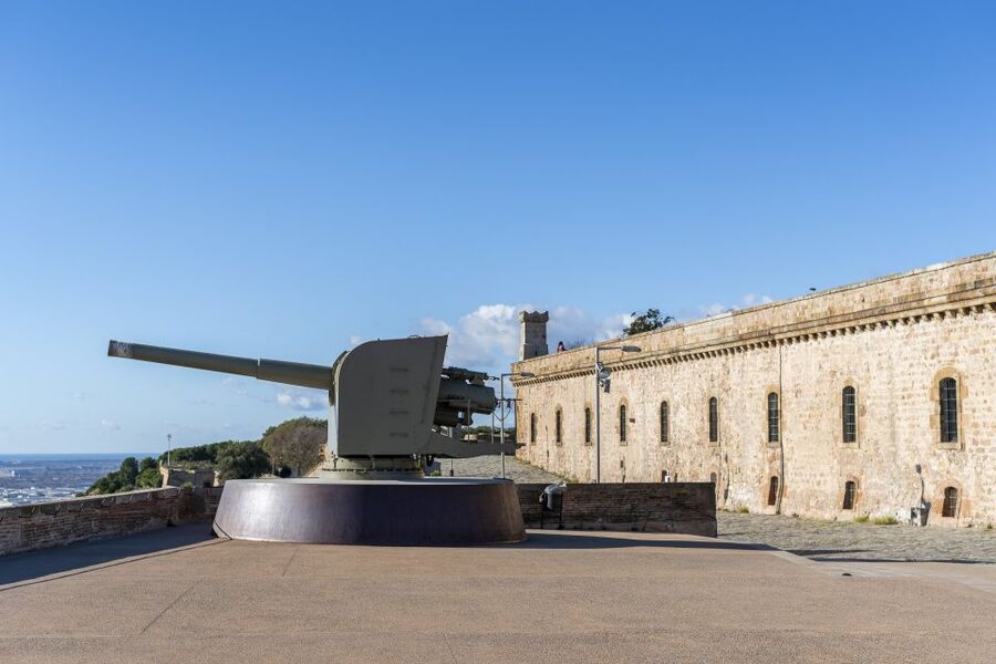 Barcelona: Walking tour with Montjuic Castle & Cable Car - Should you book this Montjuïc Castle and cable car walking tour?