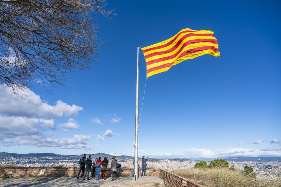 Barcelona: Walking tour with Montjuic Castle & Cable Car - Meeting at Palau Moja, then Las Ramblas to Old Town