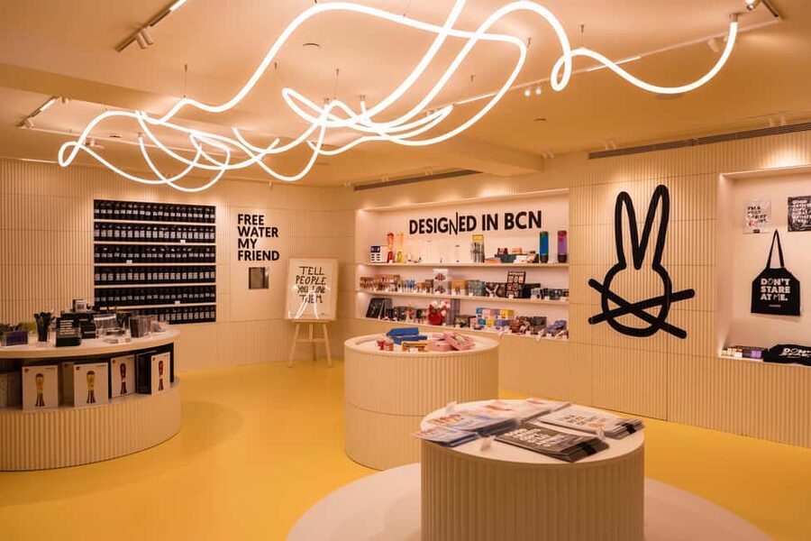 Barcelona: White Rabbit Catalonia's Top Immersive Experience - Finding White Rabbit: the easiest kind of city-center plan