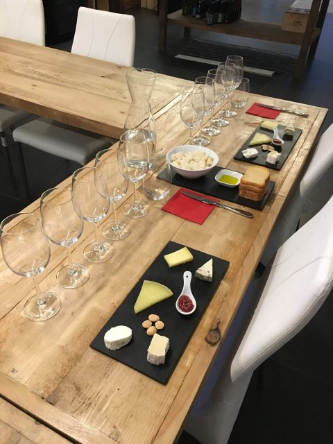 Barcelona Wine Tasting: Catalan and Spanish Wines - Stepping into Barcelona’s Old Town, starting at the big wooden doors