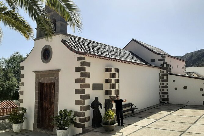 Barranco de las Vacas, caves & village by Sky Rebels local guides - Stop 2: Montana de Agüimes and the secret caves detour
