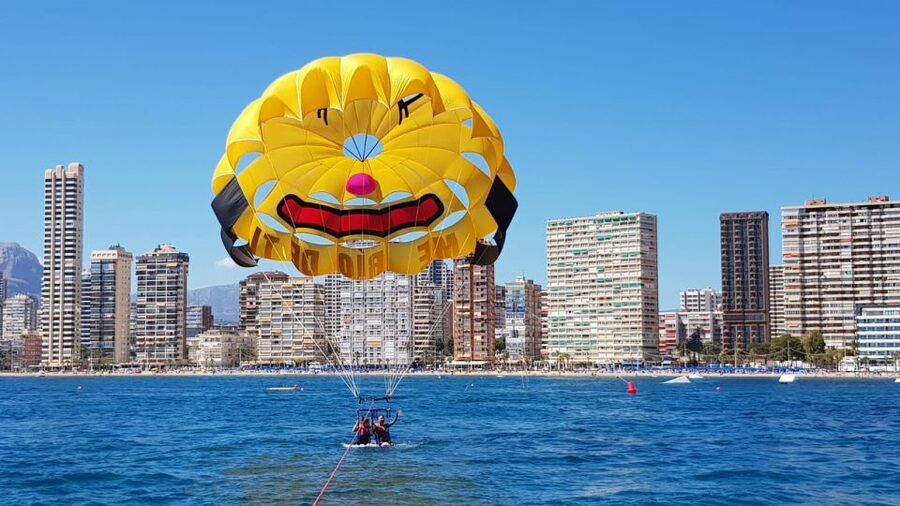 Benidorm: Parasailing Boat Trip with Costa Blanca Views - Champagne, photos, and what costs extra