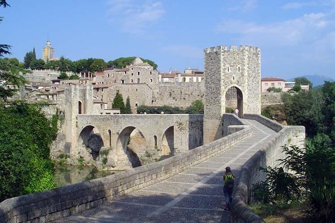 Besalu & 3 Medieval Towns Small Group Tour with Hotel Pick-Up - Besalú, the Town Walls, the Jewish Quarter Stories, and the Bridge