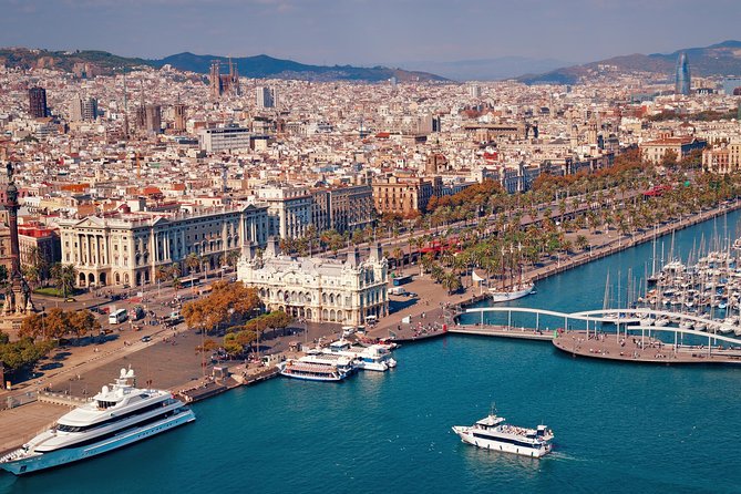 Best of Barcelona Guided Tour with Port or Hotel Pick up - Passeig de Gracia and the Apple of Discord: exterior charm, quick photo windows
