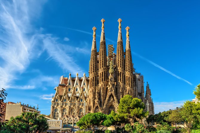 Best of Barcelona: Sagrada Familia & Park Guell Tour with Pick-up - Montjuic Mountain: Olympic-Era Architecture and High Views