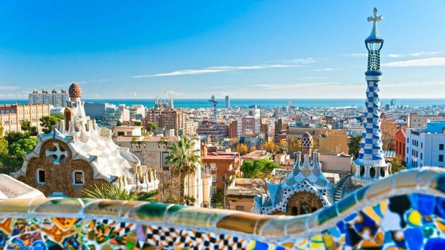 Best of Barcelona: Sagrada Familia & Park Guell with Pickup - The guide and driver experience: why reviews keep calling it out