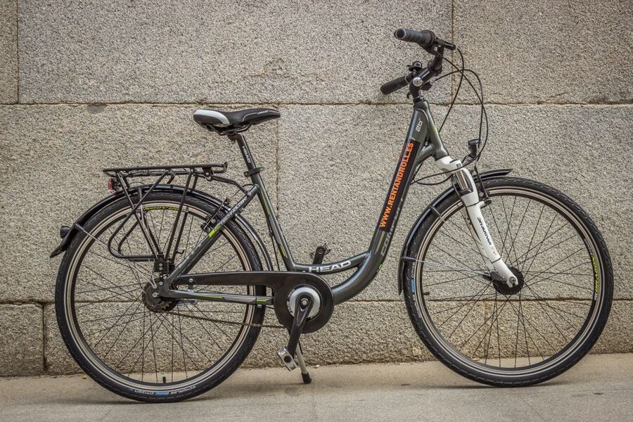 Best of Madrid: 3-Hour Guided Bike Tour in Small Groups - Plaza de Cibeles and Atocha: Big Views, Smooth City Moves