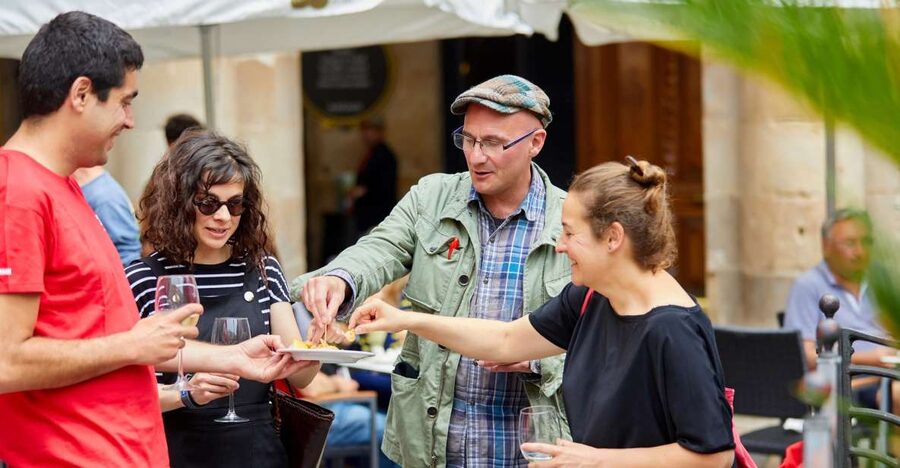 Bilbao: Exclusive Food & Wine Tasting Tour with Local Guide - The 3-hour plan: how six pintxos become a full meal