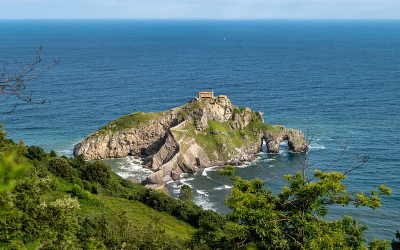 Bilbao: Gaztelugatxe, Bermeo, Mundaka, Gernika, & Wine Tour - The coach ride from Bilbao is the easy part, not the wasted time