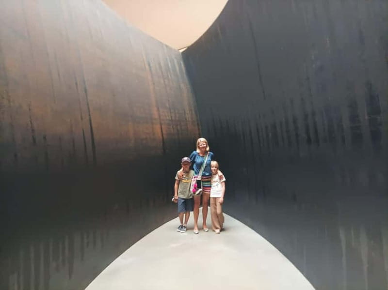 Bilbao: Guggenheim Museum Tour with Skip-the-Line Tickets - Stop 1 outside: Gehry’s building, plus the museum in motion