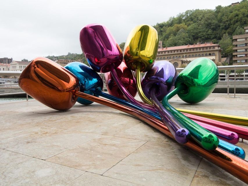 Bilbao: Private & Exclusive Guggenheim Museum Guided Tour - Gehry’s museum layout, 20 galleries that make sense
