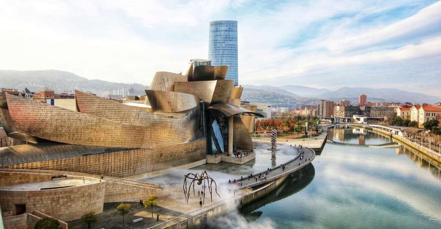 Bilbao: Private & Exclusive Guggenheim Museum Guided Tour - Getting started at Abandoibarra, then straight into the museum