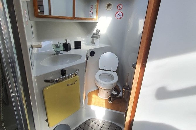 Boat Trip in Fuengirola, Dolphin Watching and Drinks - Onboard Drinks and Snacks: What Is Actually Included?