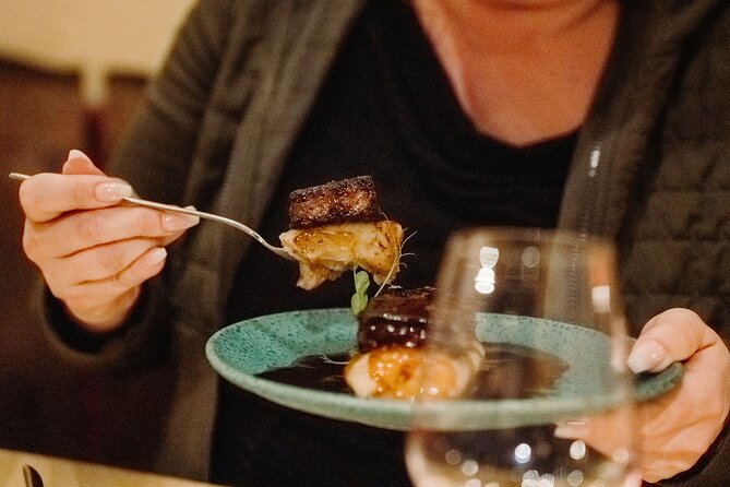 Bohemian Barcelona Neighborhood Evening Tapas & Wine Tour - Key things I’d watch for before you go